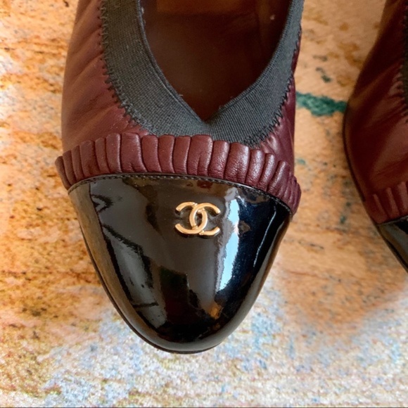 SOLD Authentic Chanel Lambskin Pumps, Size 40 - Picture 3 of 9